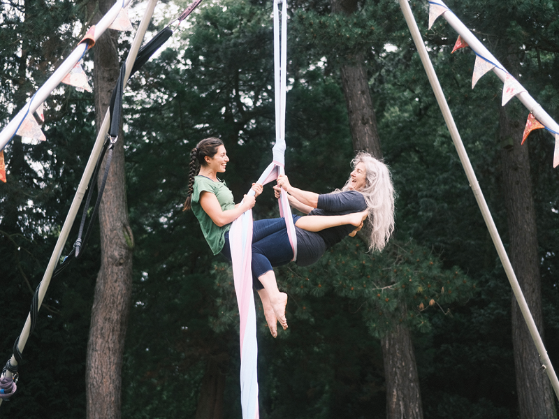 City gives circus performer OK to swing on backyard trapeze